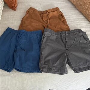Men’s Gap canvas shorts.